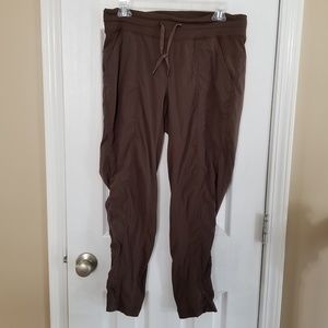 Lululemon Street to Studio Pant sz 8